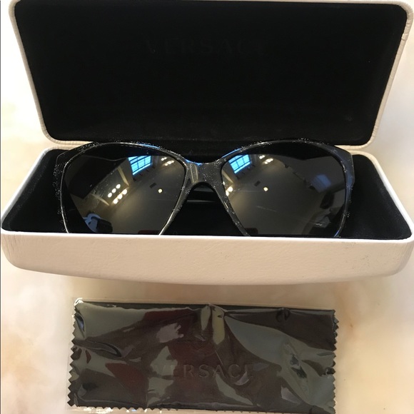 Versace sunglasses - Picture 3 of 6